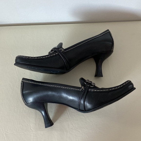 Franco Sarto black genuine leather heels with metal design. Made in Brazil. 9M - Picture 3 of 14